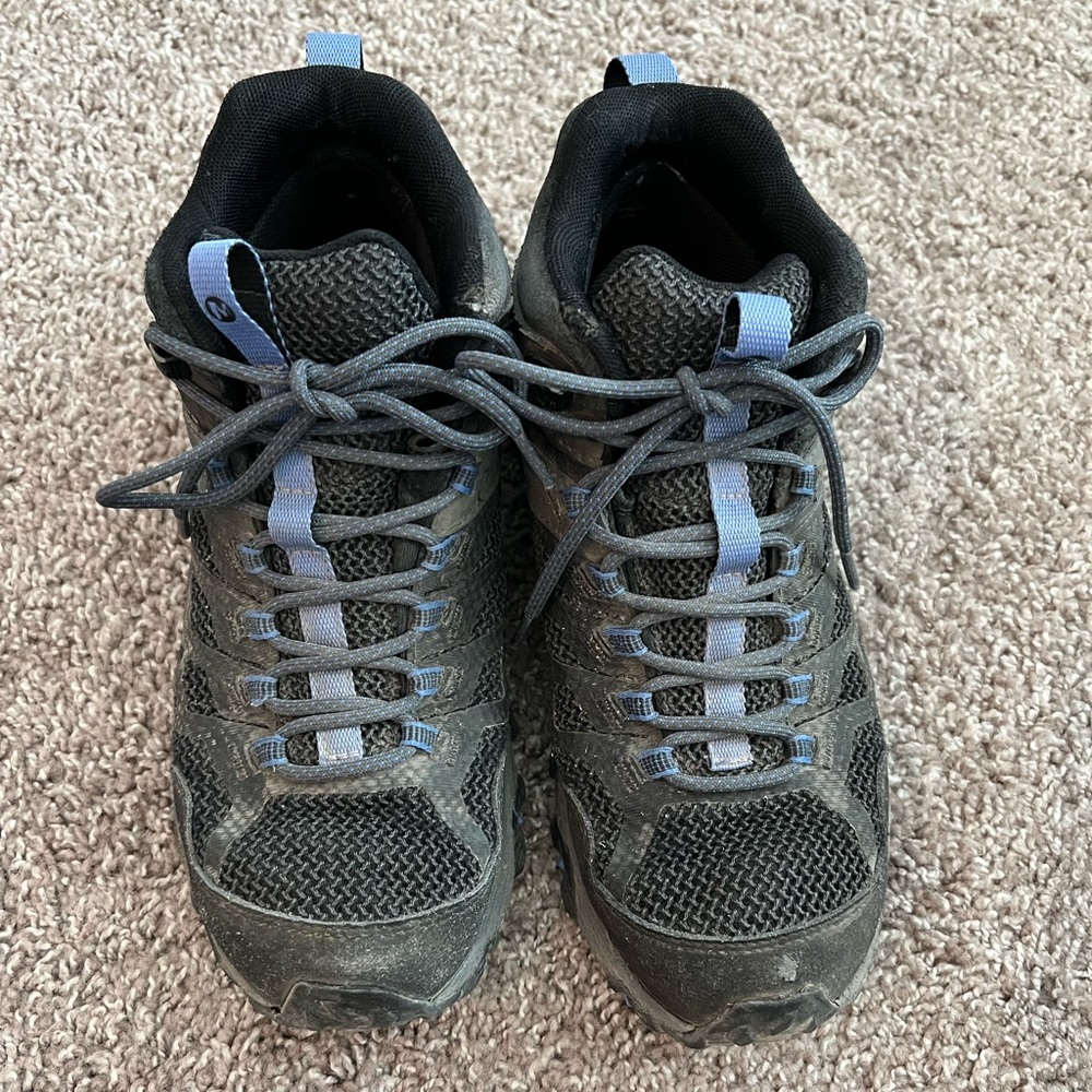 Women’s Merrell Hiking Boots Size 9